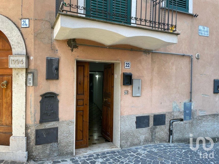 Three-room apartment of 45 m² in Anticoli Corrado (00022)