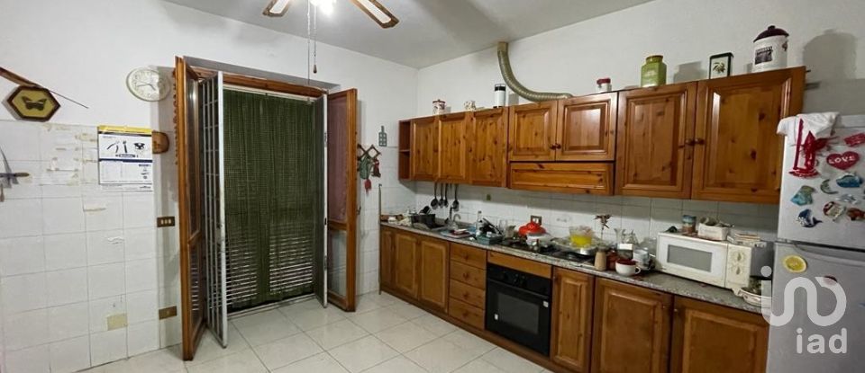 Farm 5 rooms of 270 m² in Fonte Nuova (00013)