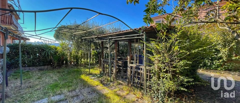 Farm 5 rooms of 270 m² in Fonte Nuova (00013)