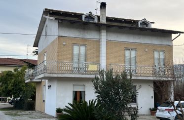 House/villa 11 rooms of 200 sq m in Lapedona (63823)