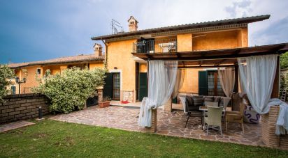 Villa Bifamiliare 6 locali di 210 m² in Tivoli (00019)