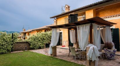 Villa Bifamiliare 6 locali di 210 m² in Tivoli (00019)