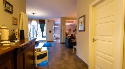 Villa Bifamiliare 6 locali di 210 m² in Tivoli (00019)