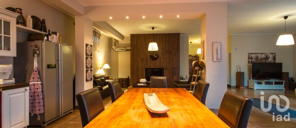 Villa Bifamiliare 6 locali di 210 m² in Tivoli (00019)