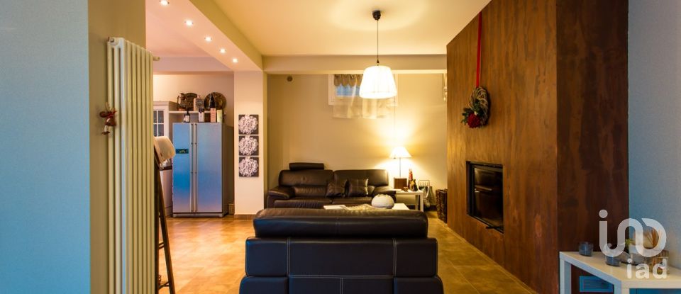 Villa Bifamiliare 6 locali di 210 m² in Tivoli (00019)