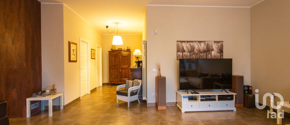 Villa Bifamiliare 6 locali di 210 m² in Tivoli (00019)