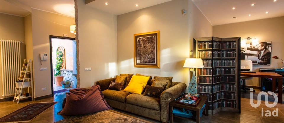 Villa Bifamiliare 6 locali di 210 m² in Tivoli (00019)