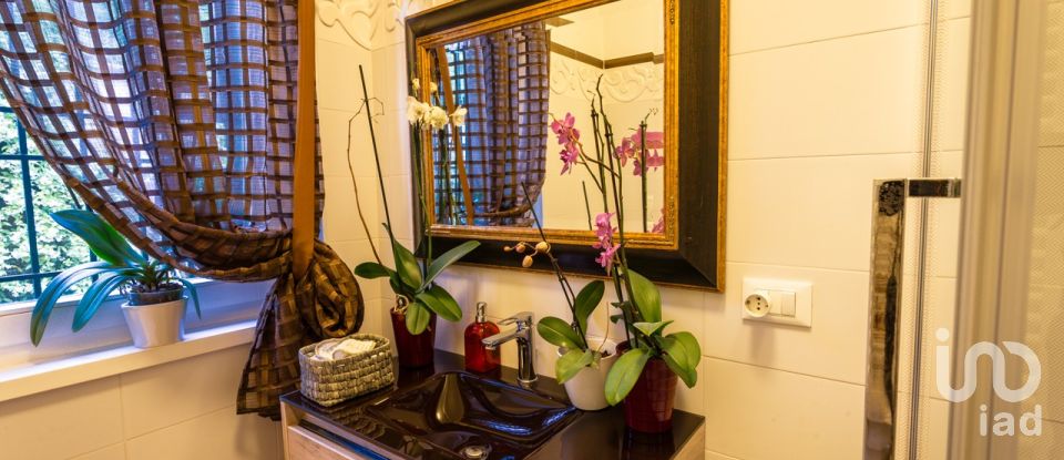 Villa Bifamiliare 6 locali di 210 m² in Tivoli (00019)