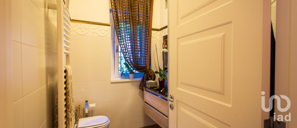 Villa Bifamiliare 6 locali di 210 m² in Tivoli (00019)