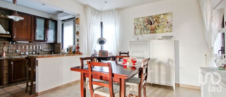 Four-room apartment of 126 m² in Roma (00135)