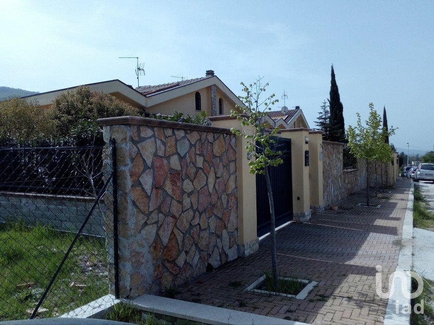Villa a schiera 5 locali di 200 m² in Vicovaro (00029)