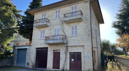 Casa indipendente / Villa 14 locali di 250 m² in Monsampietro Morico (63842)