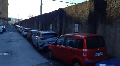 Capannone di 400 m² in Genova (16162)
