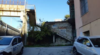 Capannone di 400 m² in Genova (16162)