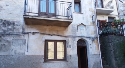 Village house 4 rooms of 90 m² in Isnello (90010)