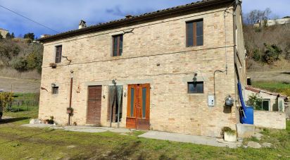 Rustico 6 locali di 230 m² in Petritoli (63848)