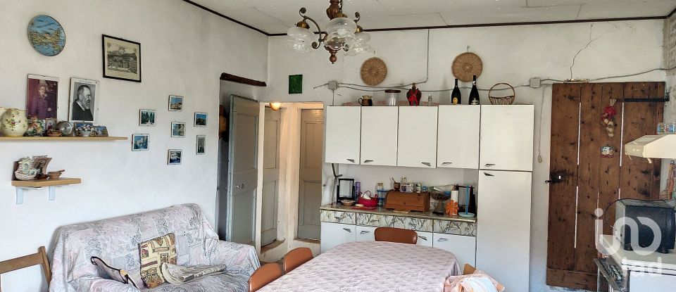 Rustico 6 locali di 230 m² in Petritoli (63848)