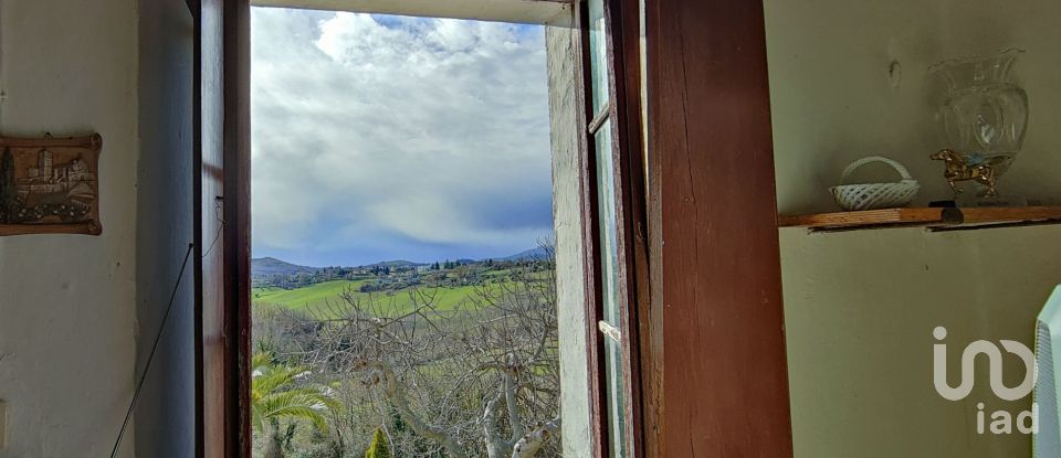 Rustico 6 locali di 230 m² in Petritoli (63848)