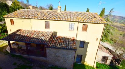Country house 11 rooms of 295 m² in Sarnano (62028)