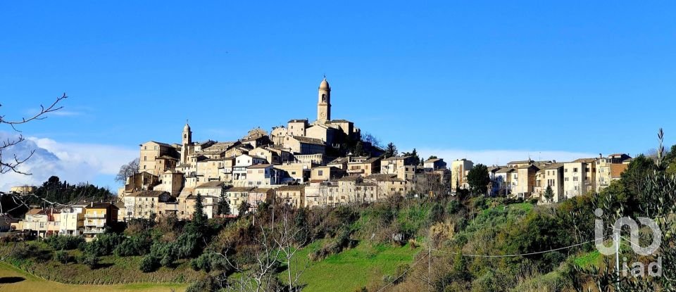 Rustico 6 locali di 230 m² in Petritoli (63848)