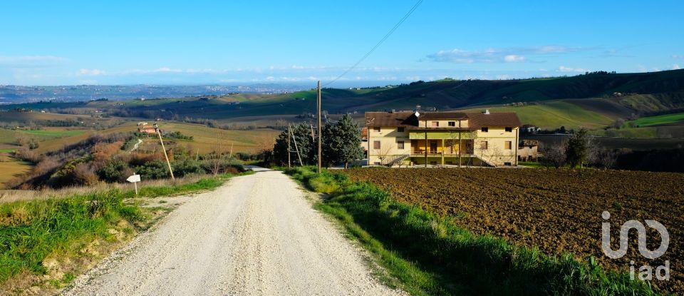 Villa Bifamiliare 7 locali di 200 m² a Staffolo (60039)