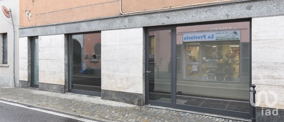Shop / premises commercial of 73 m² in Lurate Caccivio (22075)