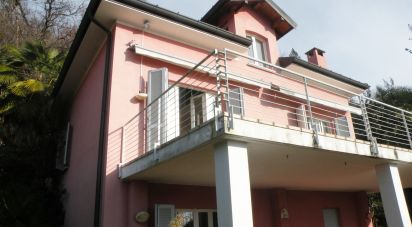 Casa indipendente / Villa 6 locali di 379 m² in Angera (21021)