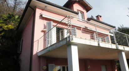 House 6 rooms of 379 m² in Angera (21021)