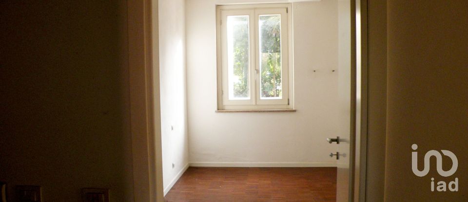 House 6 rooms of 379 m² in Angera (21021)