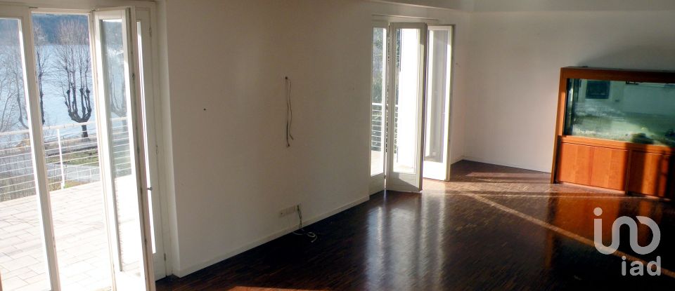 Casa 6 locali di 379 m² in Angera (21021)