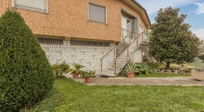 Casa indipendente 7 locali di 310 m² in Osimo (60027)