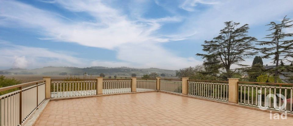 Town house 7 rooms of 310 m² in Osimo (60027)