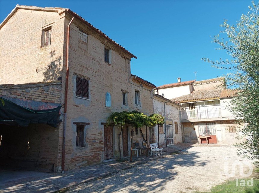 Town house 20 rooms of 440 m² in Jesi (60035)