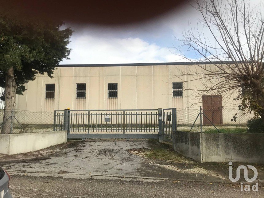 Warehouse of 672 m² in Santa Maria Nuova (60030)