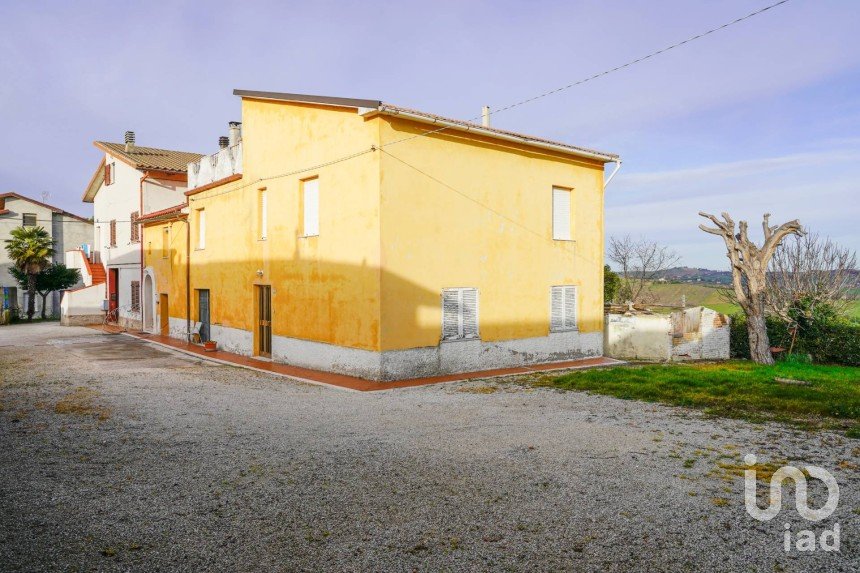 House 9 rooms of 198 m² in Filottrano (60024)