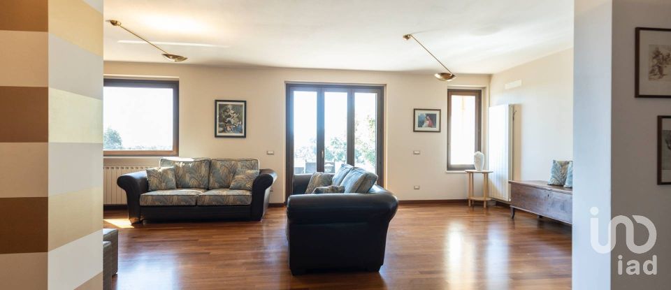 Villa a schiera 8 locali di 300 m² in Cingoli (62011)