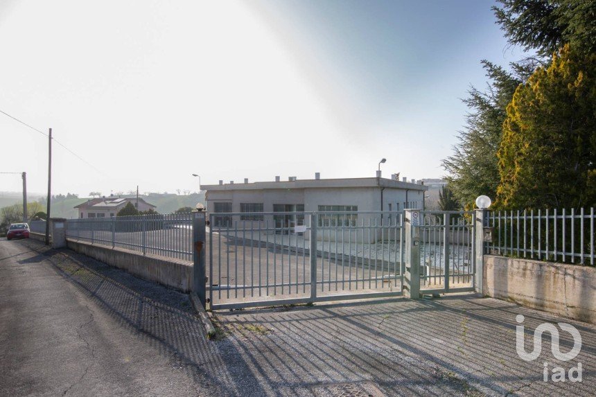 Capannone di 981 m² in Montefano (62010)