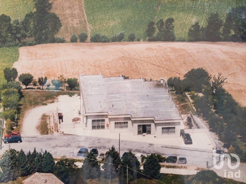 Warehouse of 981 m² in Montefano (62010)