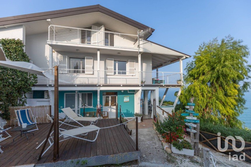 Farm 10 rooms of 319 m² in Pedaso (63827)