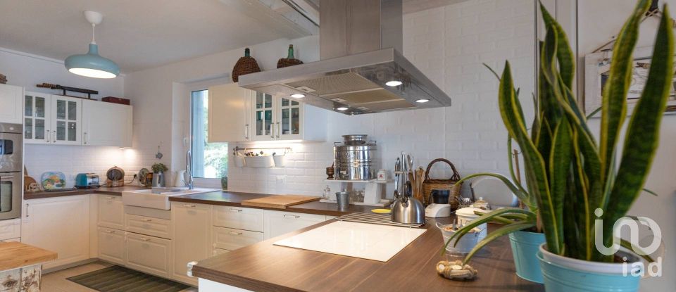 Farm 10 rooms of 319 m² in Pedaso (63827)