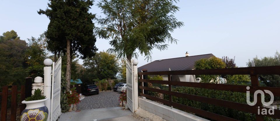 Farm 10 rooms of 319 m² in Pedaso (63827)