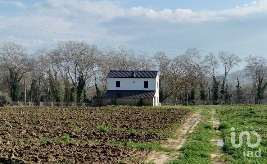 Proprietà terriera 6 locali di 110 m² in Città Sant'Angelo (65013)