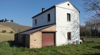 Proprietà terriera 6 locali di 110 m² in Città Sant'Angelo (65013)