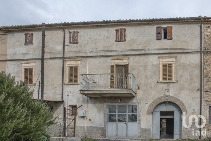 Casa indipendente / Villa 4 locali di 200 m² in Cingoli (62011)