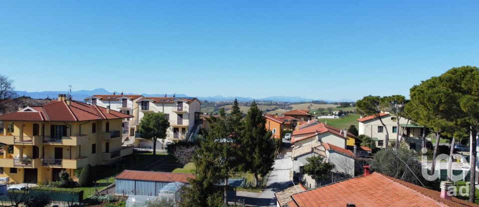 Villa Bifamiliare 4 locali di 268 m² in Osimo (60027)