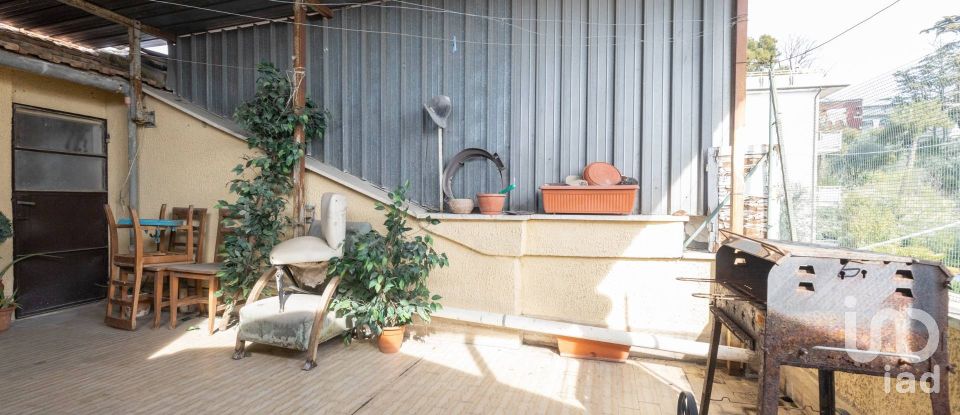 Lodge 6 rooms of 207 m² in Castelfidardo (60022)