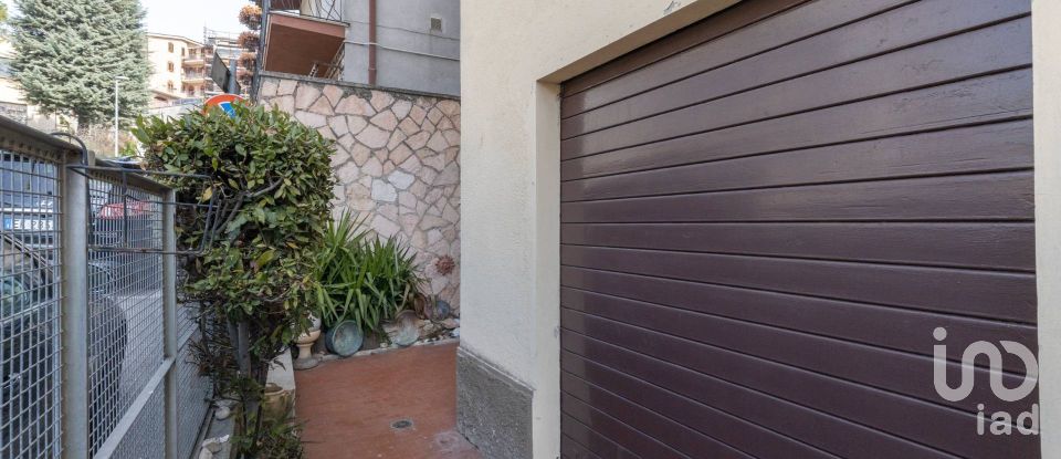 Lodge 6 rooms of 207 m² in Castelfidardo (60022)