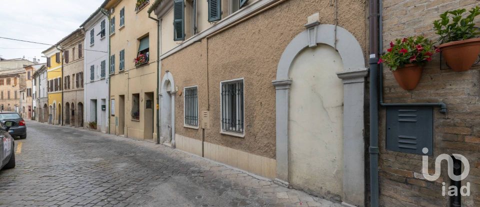 Rifugio 6 locali di 141 m² in Recanati (62019)