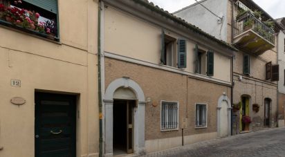 Rifugio 6 locali di 141 m² in Recanati (62019)