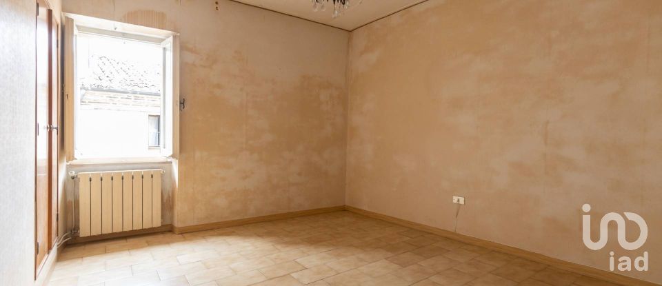 Rifugio 6 locali di 141 m² in Recanati (62019)